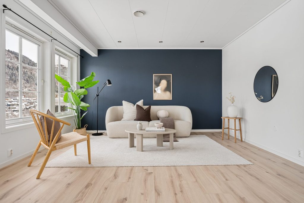 Salon avec parquet en chêne blanchi